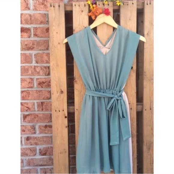 🔻SOLD ON MERC! 🔻Forever 21 Chiffon Dress - Picture 2 of 4